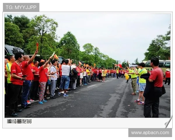 远征亲友团现场助威真提气十足